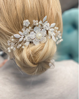 Весільні прикраси у зачіску